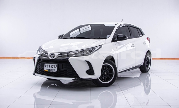 Buy Used Toyota Yaris Ativ White Car in Bangkok in Bangkok Buy Used Toyota Yaris Ativ White Car in Bangkok in Bangkok