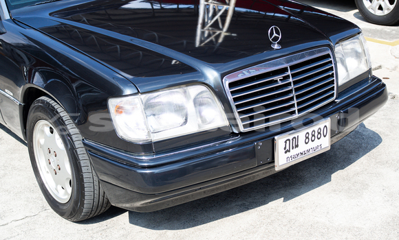 ซื้อ รถมือสอง Mercedes‒Benz E–Class สีน้ำเงิน รถยนต์ ใน %{เมือง} ใน กรุงเทพมหานคร ซื้อ รถมือสอง Mercedes‒Benz E–Class สีน้ำเงิน รถยนต์ ใน %{เมือง} ใน กรุงเทพมหานคร