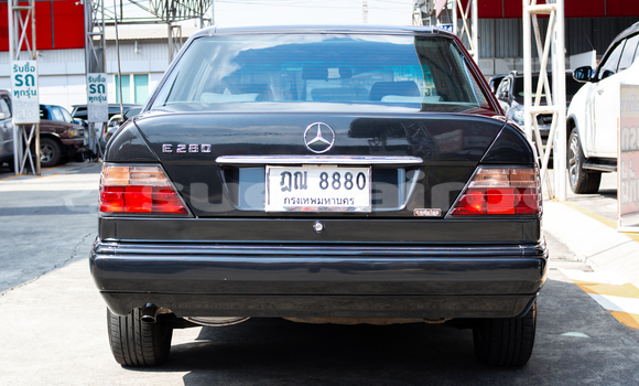 ซื้อ รถมือสอง Mercedes‒Benz E–Class สีน้ำเงิน รถยนต์ ใน %{เมือง} ใน กรุงเทพมหานคร ซื้อ รถมือสอง Mercedes‒Benz E–Class สีน้ำเงิน รถยนต์ ใน %{เมือง} ใน กรุงเทพมหานคร