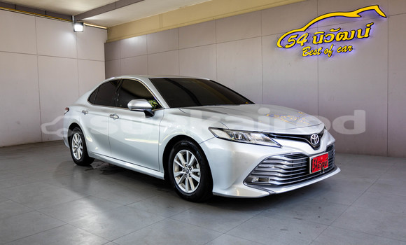 ซื้อ รถมือสอง Toyota Camry เงิน รถยนต์ ใน %{เมือง} ใน กรุงเทพมหานคร