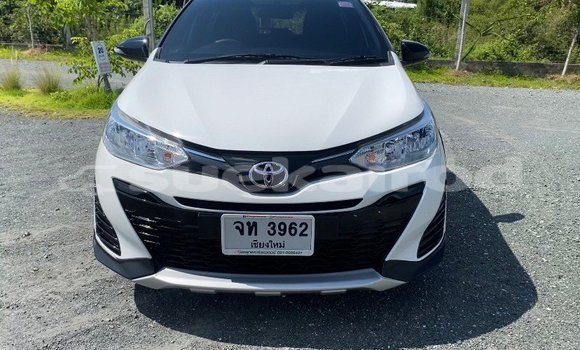 ซื้อ รถมือสอง Toyota Yaris ขาว รถยนต์ ใน %{เมือง} ใน กรุงเทพมหานคร