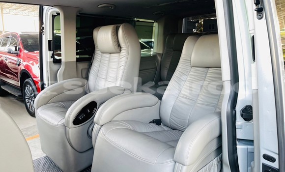 Buy Used Volkswagen Caravelle Silver Car in Bangkok in Bangkok Buy Used Volkswagen Caravelle Silver Car in Bangkok in Bangkok