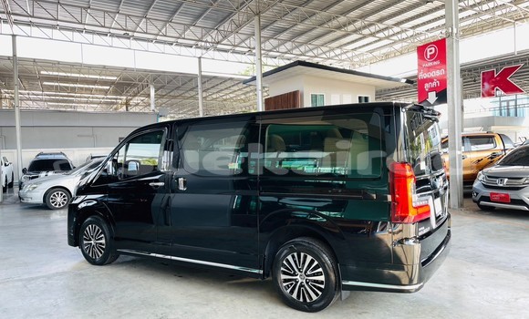 Buy Used Toyota Matrix Black Car in Bangkok in Bangkok Buy Used Toyota Matrix Black Car in Bangkok in Bangkok