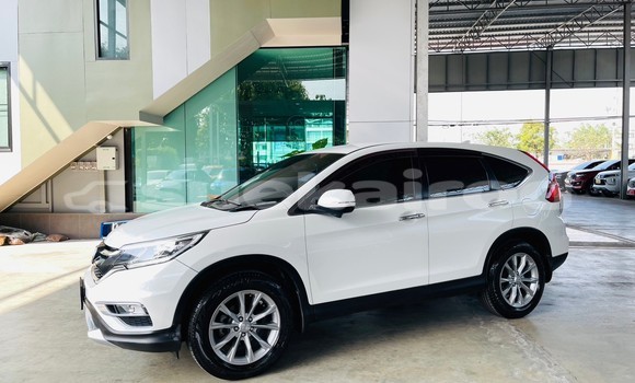 Buy Used Honda CR-V White Car in Bangkok in Bangkok Buy Used Honda CR-V White Car in Bangkok in Bangkok