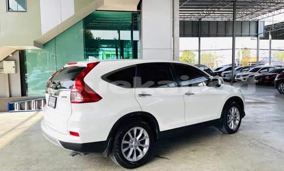 Buy Used Honda CR-V White Car in Bangkok in Bangkok Buy Used Honda CR-V White Car in Bangkok in Bangkok