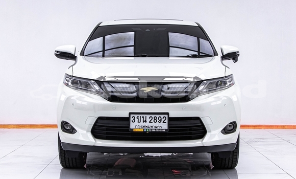 ซื้อ รถมือสอง Toyota Harrier ขาว รถยนต์ ใน %{เมือง} ใน กรุงเทพมหานคร
