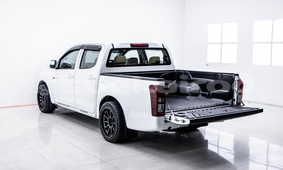 Buy Used Isuzu D-Max White Car in Bangkok in Bangkok Buy Used Isuzu D-Max White Car in Bangkok in Bangkok