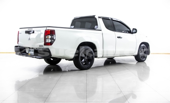 Buy Used Mitsubishi Triton White Car in Bangkok in Bangkok Buy Used Mitsubishi Triton White Car in Bangkok in Bangkok