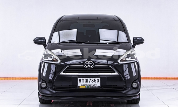ซื้อ รถมือสอง Toyota Sienta สีดำ รถยนต์ ใน %{เมือง} ใน กรุงเทพมหานคร