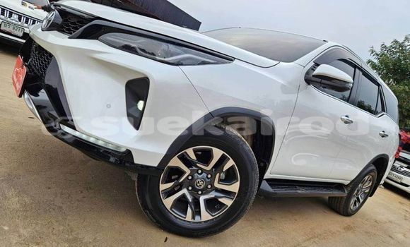 Buy Used Toyota Fortuner White Car in Bangkok in Bangkok