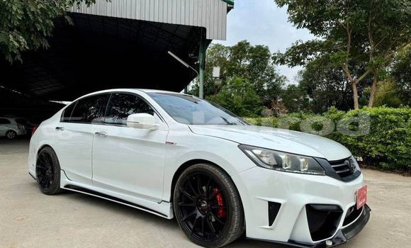 ซื้อ รถมือสอง Honda Accord ขาว รถยนต์ ใน %{เมือง} ใน กรุงเทพมหานคร