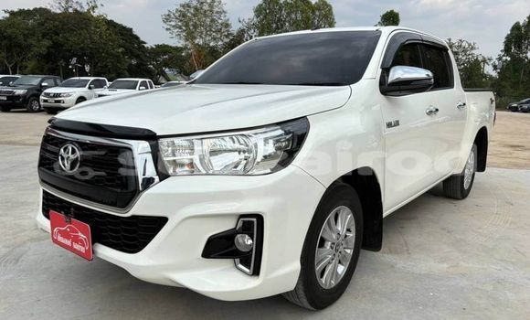 ซื้อ รถมือสอง Toyota Hiluxe Revo ขาว รถยนต์ ใน %{เมือง} ใน กรุงเทพมหานคร