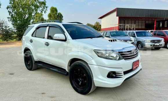 ซื้อ รถมือสอง Toyota Fortuner ขาว รถยนต์ ใน %{เมือง} ใน กรุงเทพมหานคร
