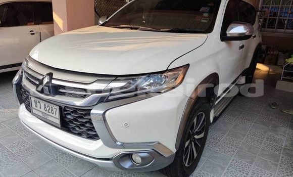 Buy Used Mitsubishi Lancer White Car in Bangkok in Bangkok