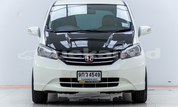 Buy Used Honda Freed White Car in Bangkok in Bangkok