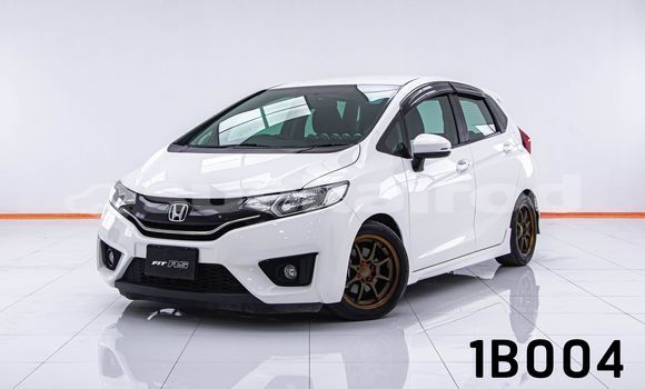 Buy Used Honda Jazz White Car in Bangkok in Bangkok Buy Used Honda Jazz White Car in Bangkok in Bangkok