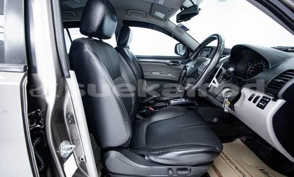 Buy Used Mitsubishi Pajero Brown Car in Bangkok in Bangkok Buy Used Mitsubishi Pajero Brown Car in Bangkok in Bangkok