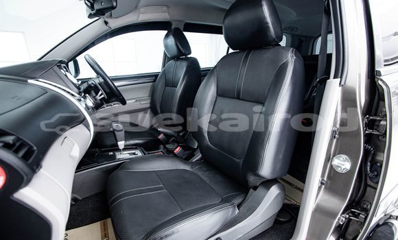 Buy Used Mitsubishi Pajero Brown Car in Bangkok in Bangkok Buy Used Mitsubishi Pajero Brown Car in Bangkok in Bangkok