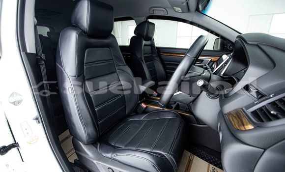 Buy Used Honda CR-V White Car in Bangkok in Bangkok Buy Used Honda CR-V White Car in Bangkok in Bangkok