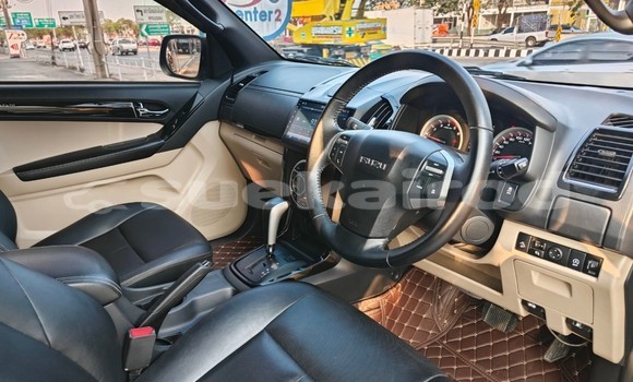 Buy Used Isuzu D-max Hi-Lander 4 dr Black Car in Bangkok in Bangkok Buy Used Isuzu D-max Hi-Lander 4 dr Black Car in Bangkok in Bangkok
