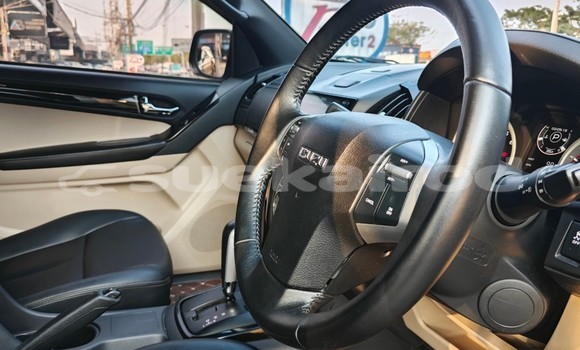 Buy Used Isuzu D-max Hi-Lander 4 dr Black Car in Bangkok in Bangkok Buy Used Isuzu D-max Hi-Lander 4 dr Black Car in Bangkok in Bangkok