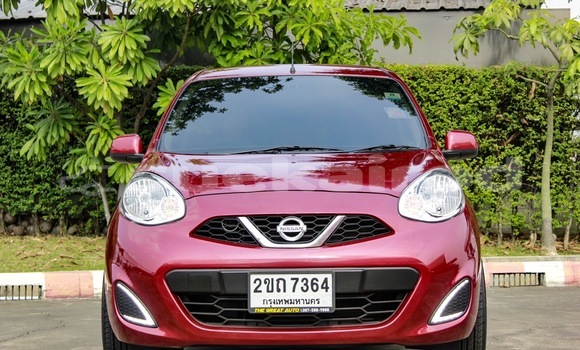 ซื้อ รถมือสอง Nissan March สีแดง รถยนต์ ใน %{เมือง} ใน กรุงเทพมหานคร