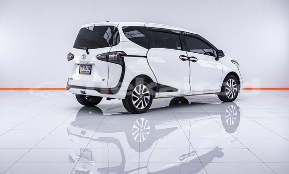 Buy Used Toyota Sienta White Car in Bangkok in Bangkok Buy Used Toyota Sienta White Car in Bangkok in Bangkok