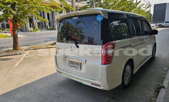 Buy Used Honda Stepwgn White Car in Bangkok in Bangkok Buy Used Honda Stepwgn White Car in Bangkok in Bangkok