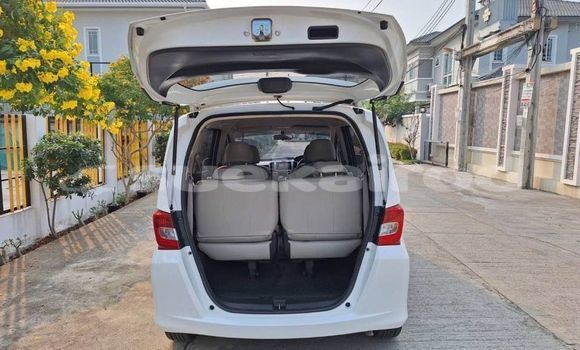 Buy Used Honda Freed White Car in Bangkok in Bangkok Buy Used Honda Freed White Car in Bangkok in Bangkok