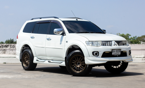 Buy Used Mitsubishi Pajero Sport White Car in Bangkok in Bangkok Buy Used Mitsubishi Pajero Sport White Car in Bangkok in Bangkok