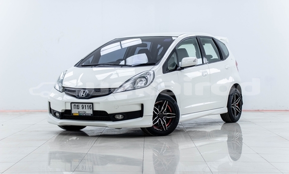 Buy Used Honda Jazz White Car in Bangkok in Bangkok Buy Used Honda Jazz White Car in Bangkok in Bangkok