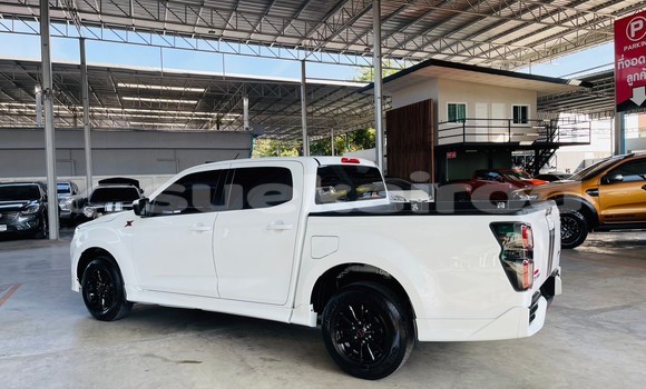 Buy Used Isuzu D–MAX White Car in Bangkok in Bangkok Buy Used Isuzu D–MAX White Car in Bangkok in Bangkok