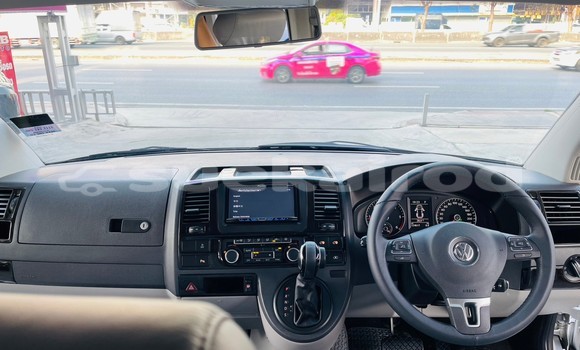 Buy Used Volkswagen Caravelle Silver Car in Bangkok in Bangkok Buy Used Volkswagen Caravelle Silver Car in Bangkok in Bangkok