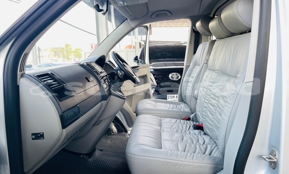 Buy Used Volkswagen Caravelle Silver Car in Bangkok in Bangkok Buy Used Volkswagen Caravelle Silver Car in Bangkok in Bangkok