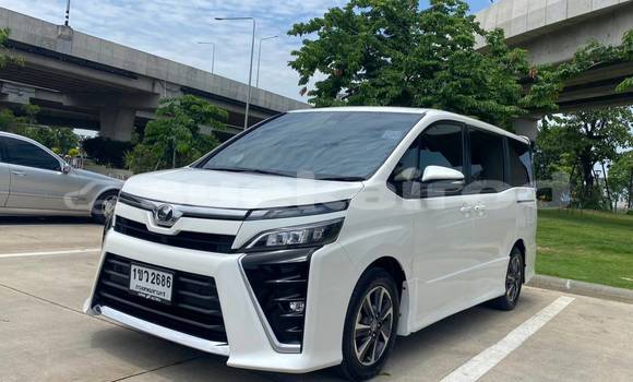Buy Used Toyota Voxy White Car in Bangkok in Bangkok Buy Used Toyota Voxy White Car in Bangkok in Bangkok