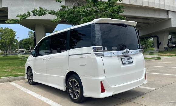 Buy Used Toyota Voxy White Car in Bangkok in Bangkok Buy Used Toyota Voxy White Car in Bangkok in Bangkok