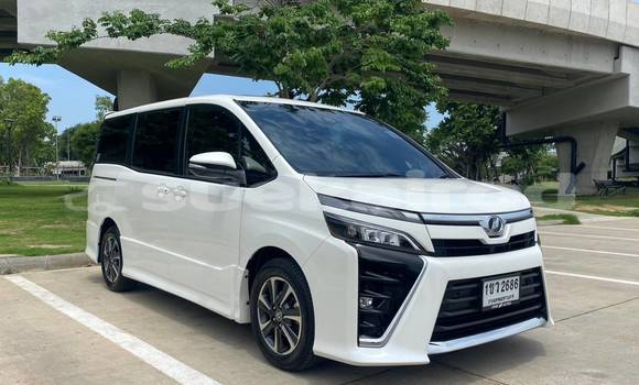 Buy Used Toyota Voxy White Car in Bangkok in Bangkok Buy Used Toyota Voxy White Car in Bangkok in Bangkok