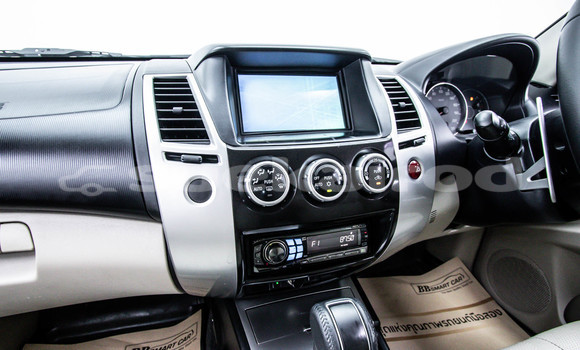 ซื้อ รถมือสอง Mitsubishi Pajero Sport สีน้ำตาล รถยนต์ ใน %{เมือง} ใน กรุงเทพมหานคร ซื้อ รถมือสอง Mitsubishi Pajero Sport สีน้ำตาล รถยนต์ ใน %{เมือง} ใน กรุงเทพมหานคร