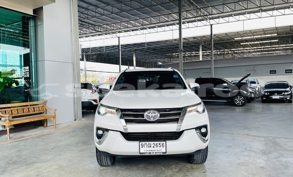 Buy Used Toyota Fortuner White Car in Bangkok in Bangkok