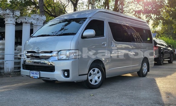 Buy Used Toyota Commuter Silver Car in Bangkok in Bangkok Buy Used Toyota Commuter Silver Car in Bangkok in Bangkok