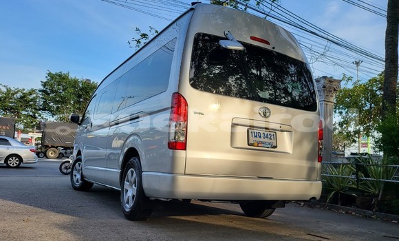 Buy Used Toyota Commuter Silver Car in Bangkok in Bangkok Buy Used Toyota Commuter Silver Car in Bangkok in Bangkok