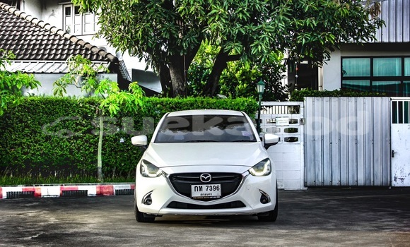 ซื้อ รถมือสอง Mazda 2 ขาว รถยนต์ ใน %{เมือง} ใน กรุงเทพมหานคร