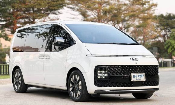 Buy Used Hyundai Starex White Car in Bangkok in Bangkok