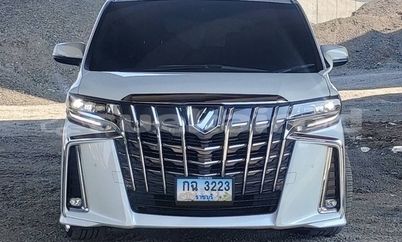 Buy Used Toyota Alphard White Car in Bangkok in Bangkok