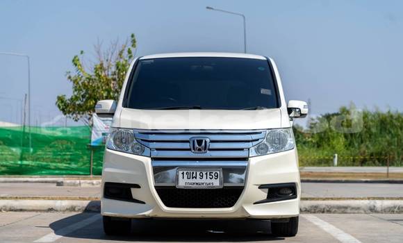 ซื้อ รถมือสอง Honda Stepwgn ขาว รถยนต์ ใน %{เมือง} ใน กรุงเทพมหานคร