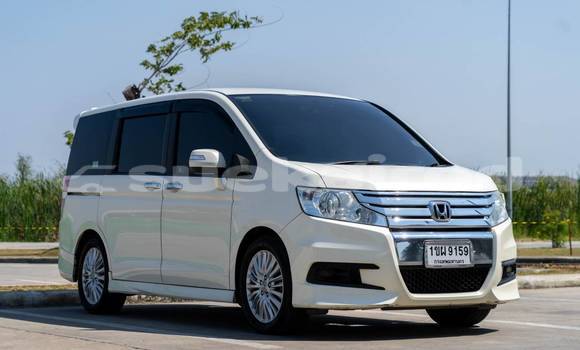 Buy Used Honda Stepwgn White Car in Bangkok in Bangkok Buy Used Honda Stepwgn White Car in Bangkok in Bangkok