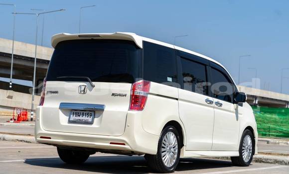 Buy Used Honda Stepwgn White Car in Bangkok in Bangkok Buy Used Honda Stepwgn White Car in Bangkok in Bangkok