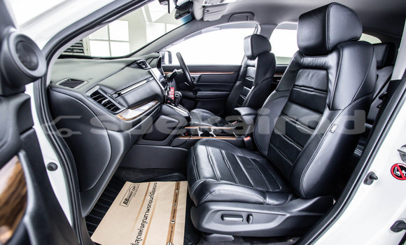 Buy Used Honda CR-V White Car in Bangkok in Bangkok Buy Used Honda CR-V White Car in Bangkok in Bangkok