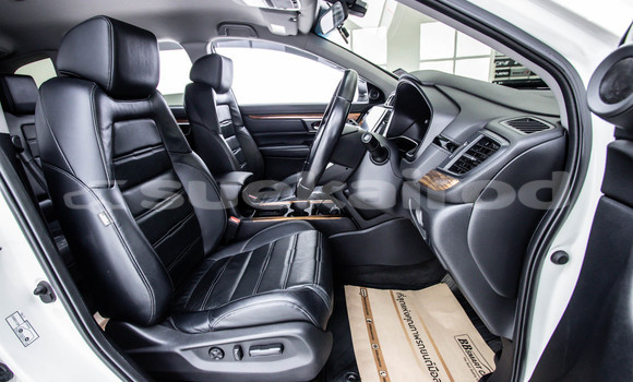 Buy Used Honda CR-V White Car in Bangkok in Bangkok Buy Used Honda CR-V White Car in Bangkok in Bangkok