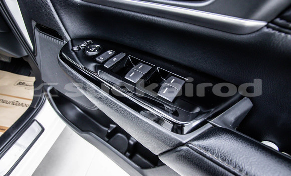 Buy Used Honda CR-V White Car in Bangkok in Bangkok Buy Used Honda CR-V White Car in Bangkok in Bangkok